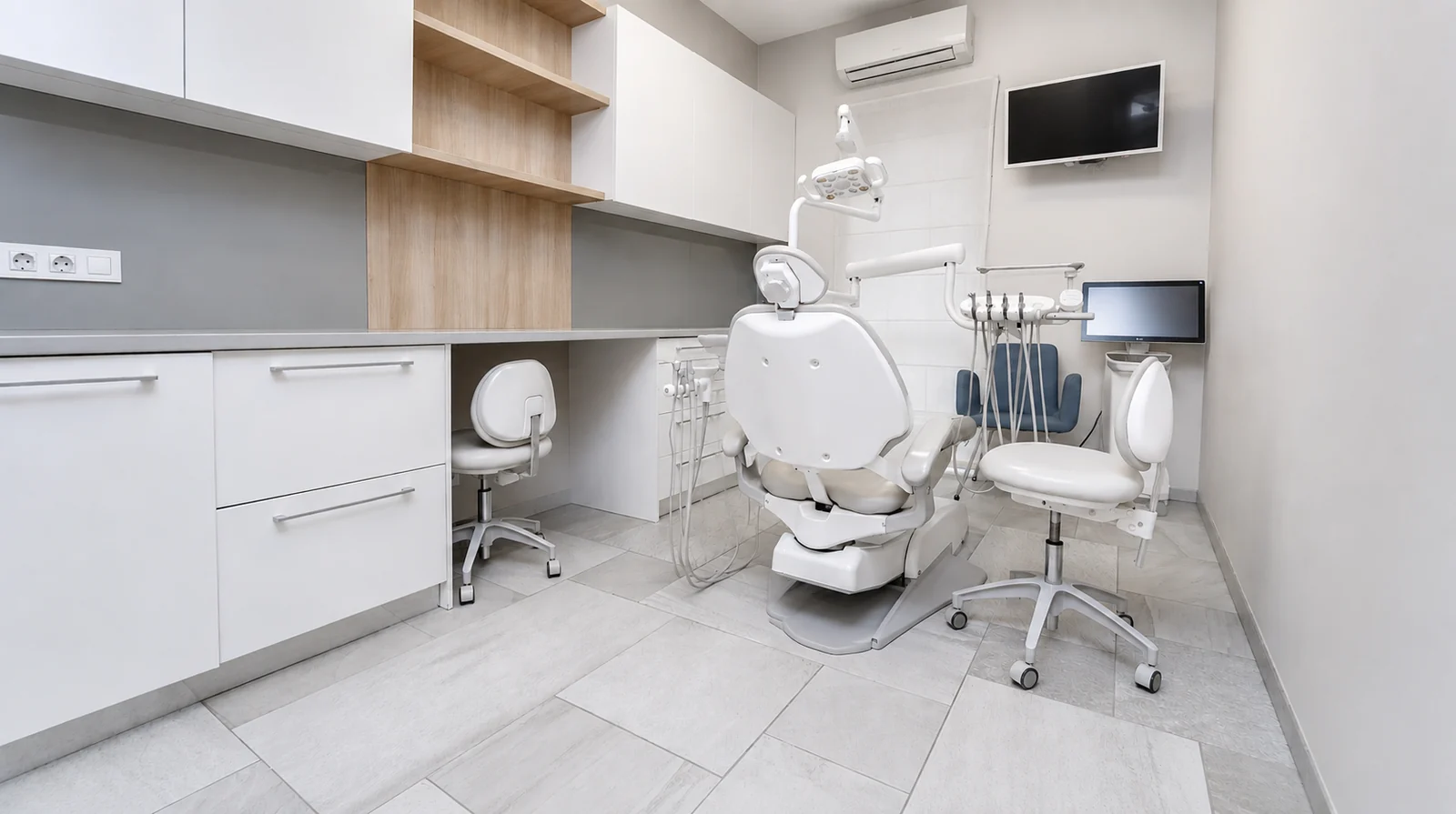 Dental treatment room